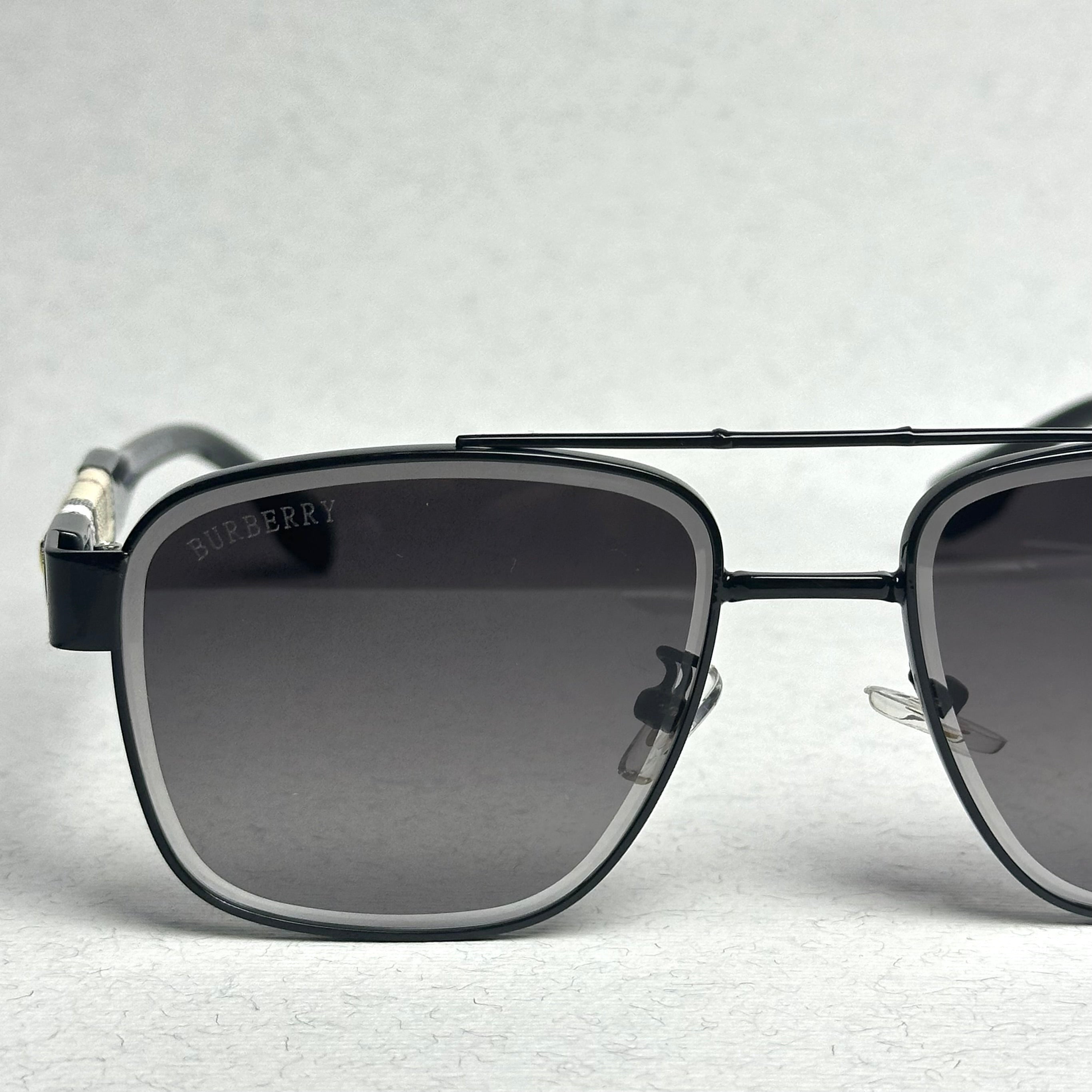 Burberry Hologram G-34 2016
