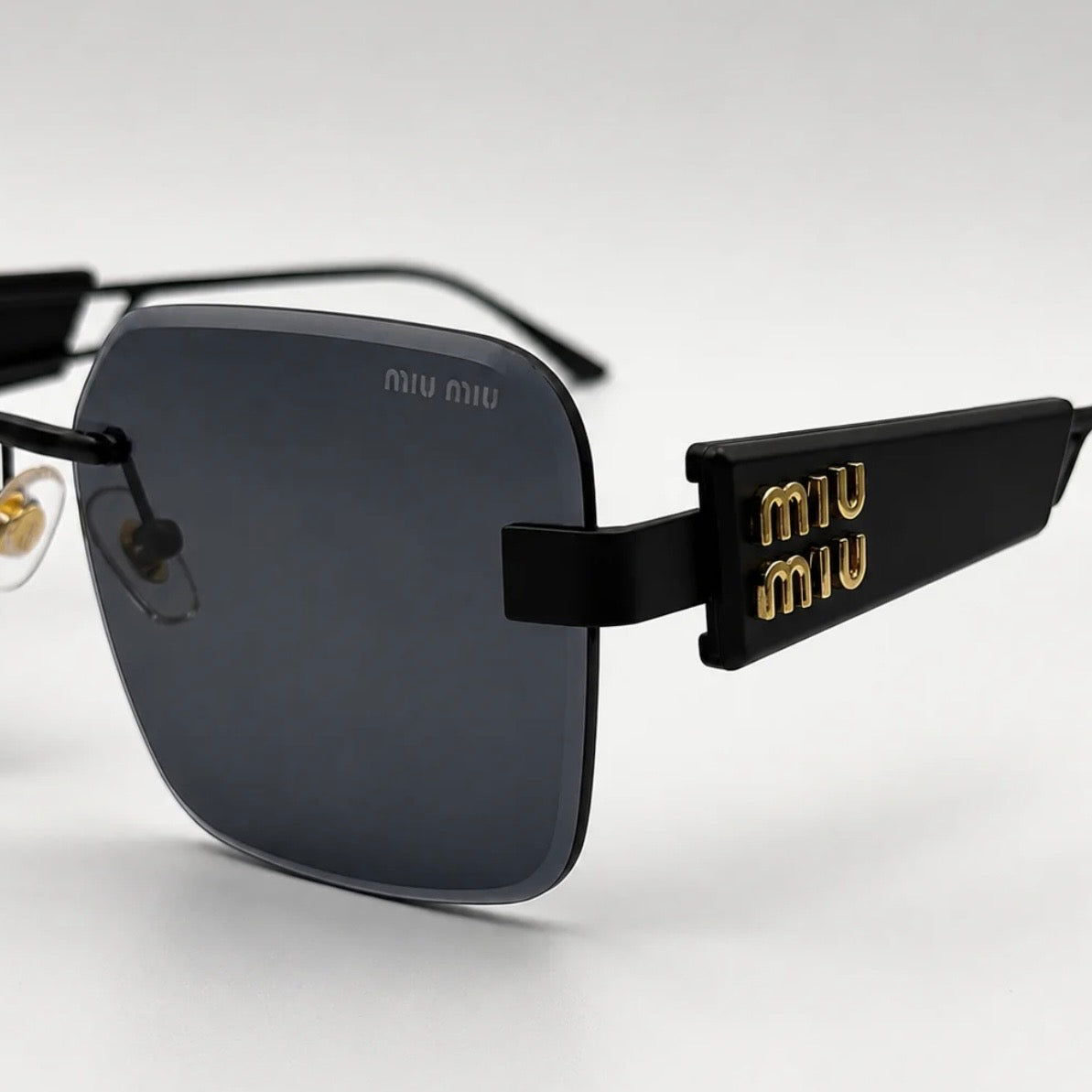 Miu Miu square M33 2026