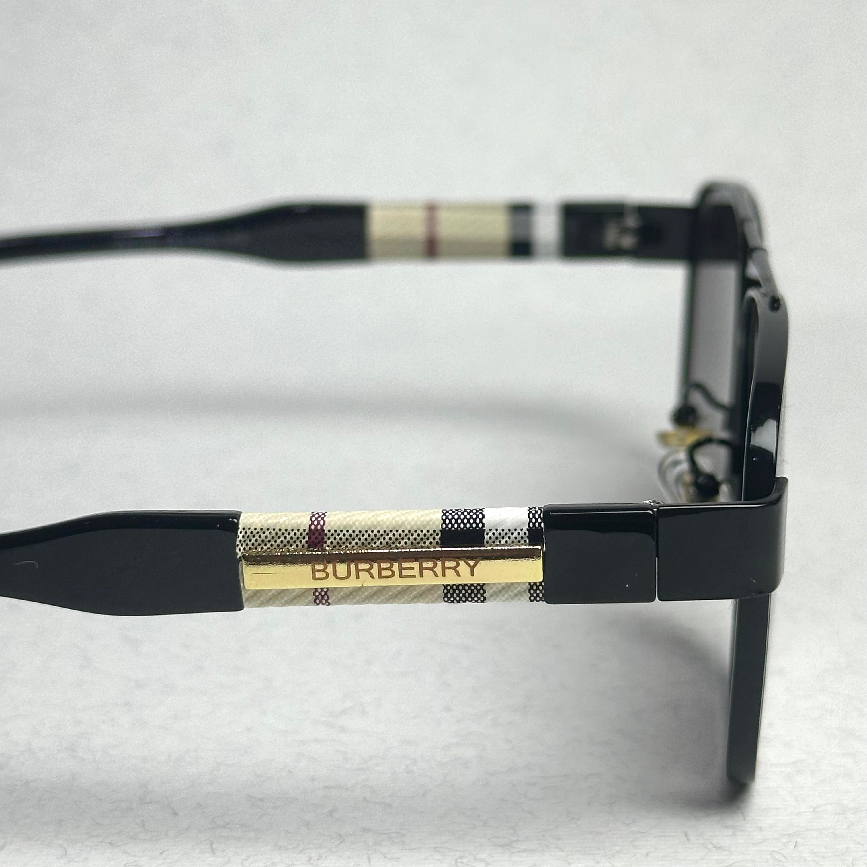 Burberry Hologram G-34 2016