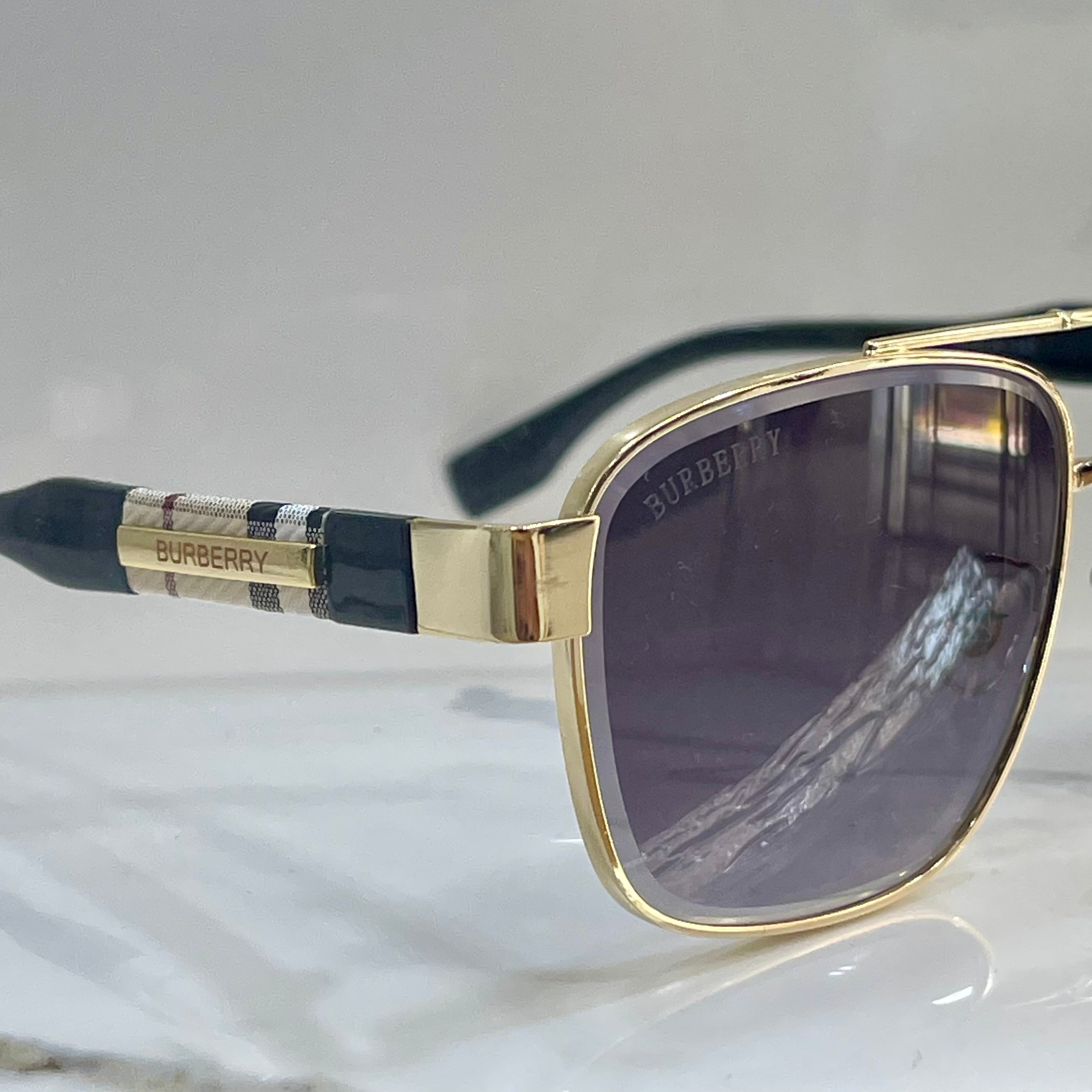 Burberry Hologram G-35 2026